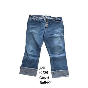 Abercrombie Jeans Preloved Button Fly Capri 
Size: 12/26